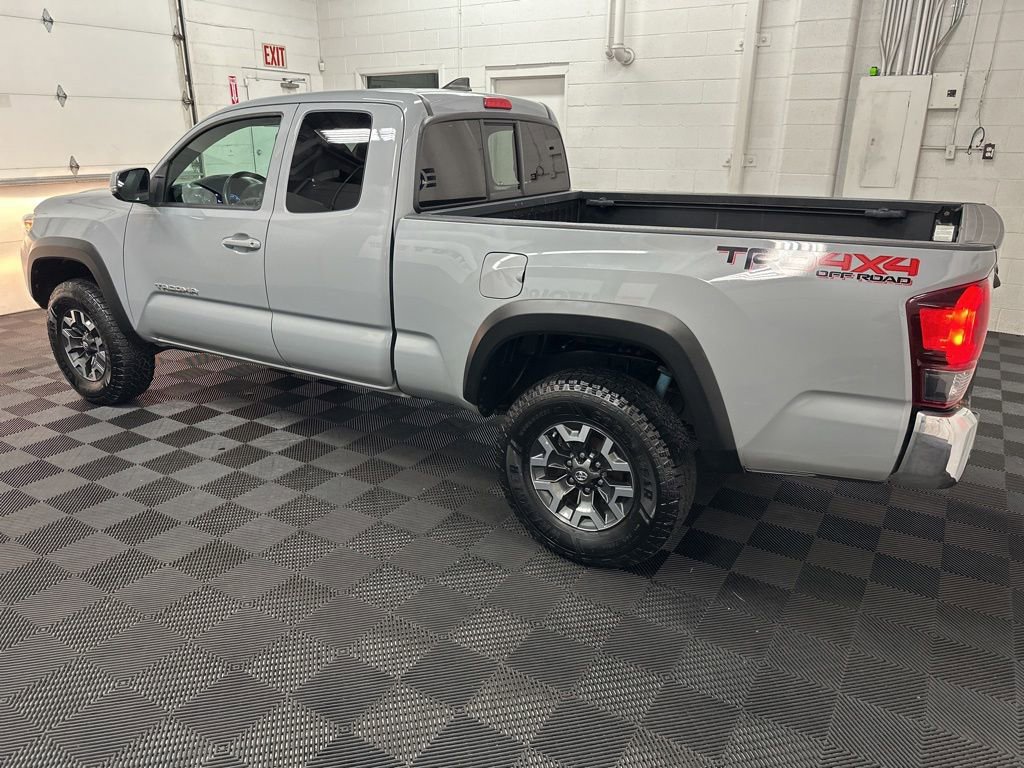 Used 2018 Toyota Tacoma SR5 AWD/4WD image 6
