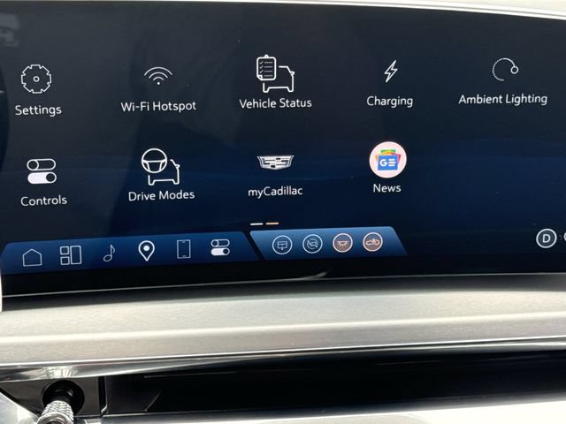 Used 2024 Cadillac Lyriq Luxury w/ LPO, Floor Liner Package AWD/4WD image 19