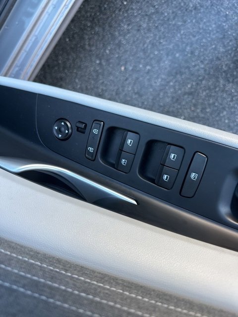 Used 2023 Hyundai Elantra Limited image 27