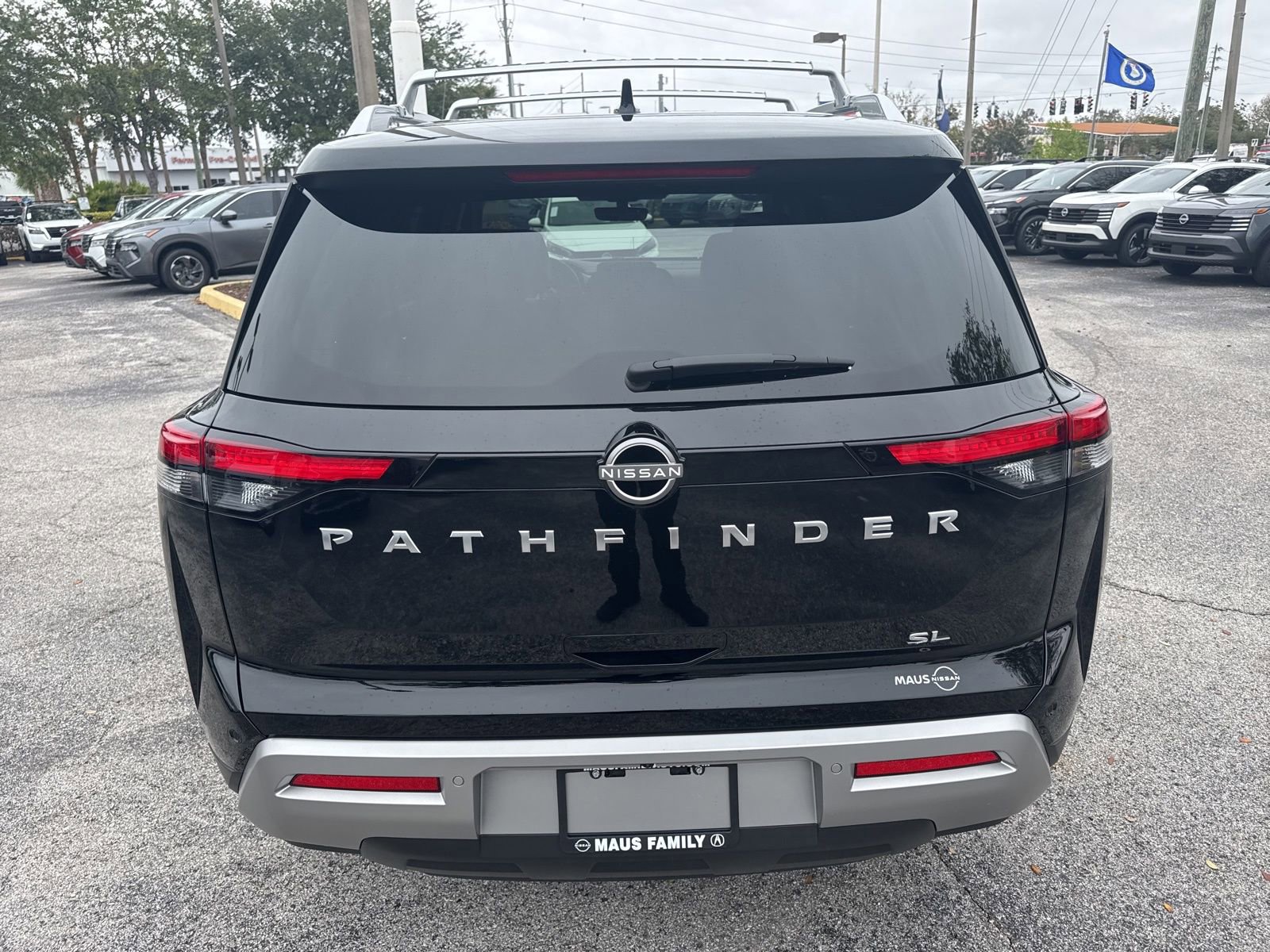 Certified 2025 Nissan Pathfinder SL image 6