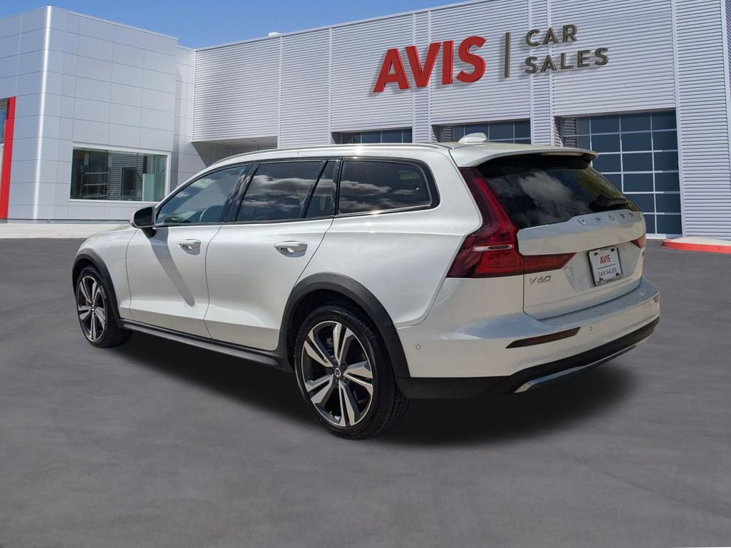 Used 2025 Volvo V60 B5 Cross Country Plus image 9