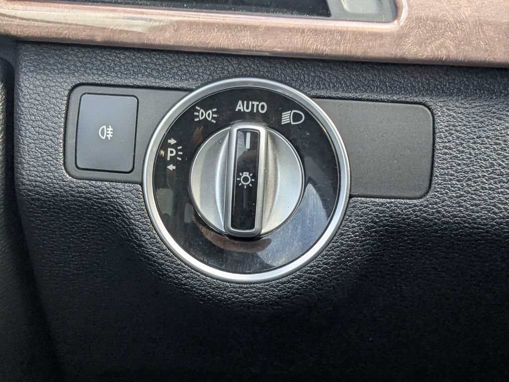 Used 2011 Mercedes-Benz E 350 Sedan image 19