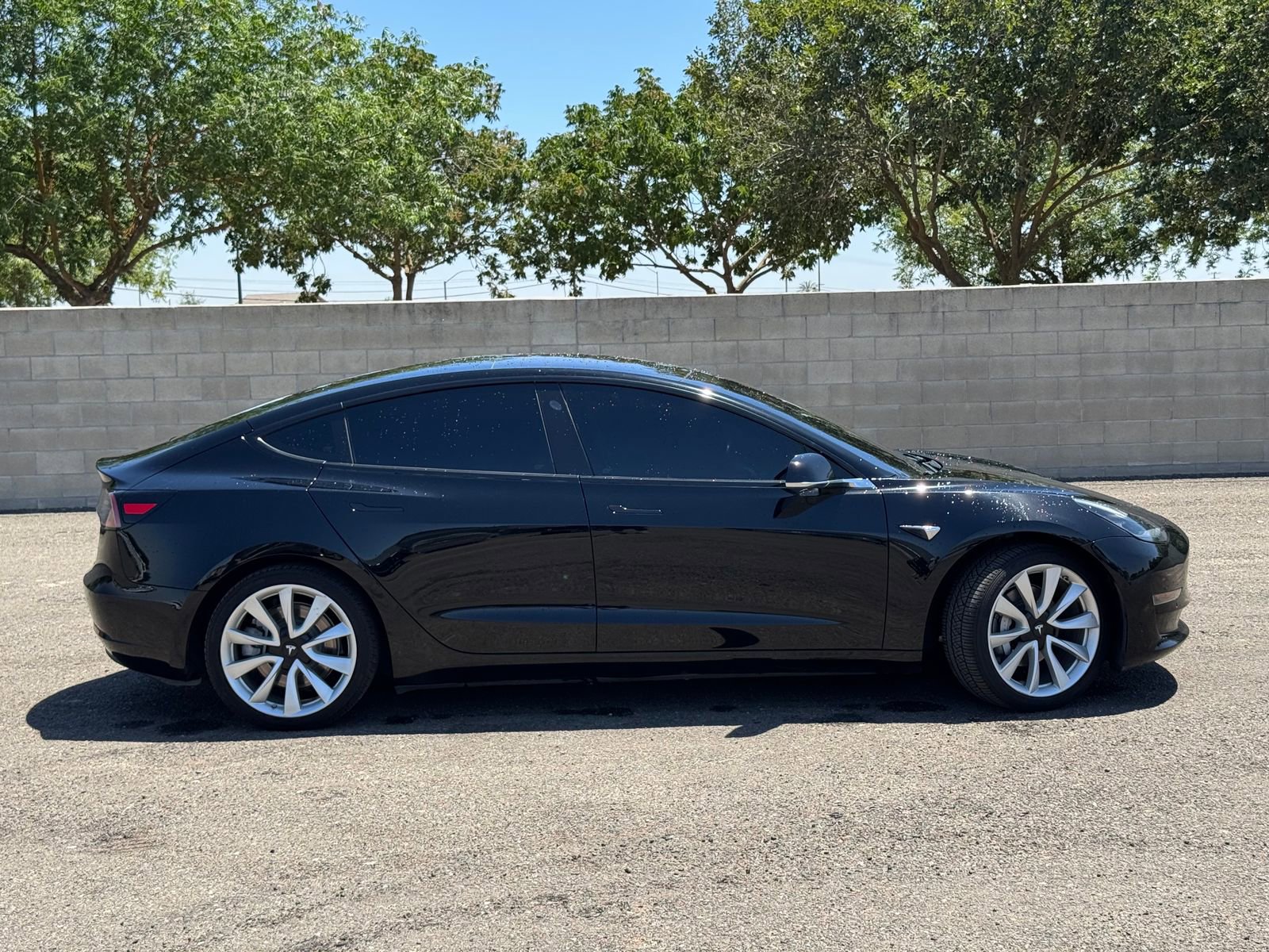 Used 2018 Tesla Model 3 Long Range RWD image 2