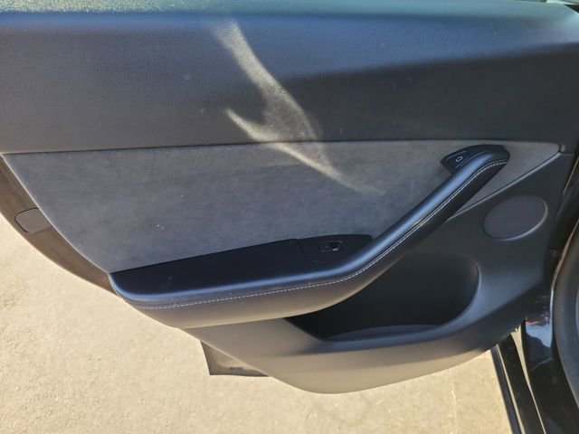 Used 2022 Tesla Model Y Long Range image 7