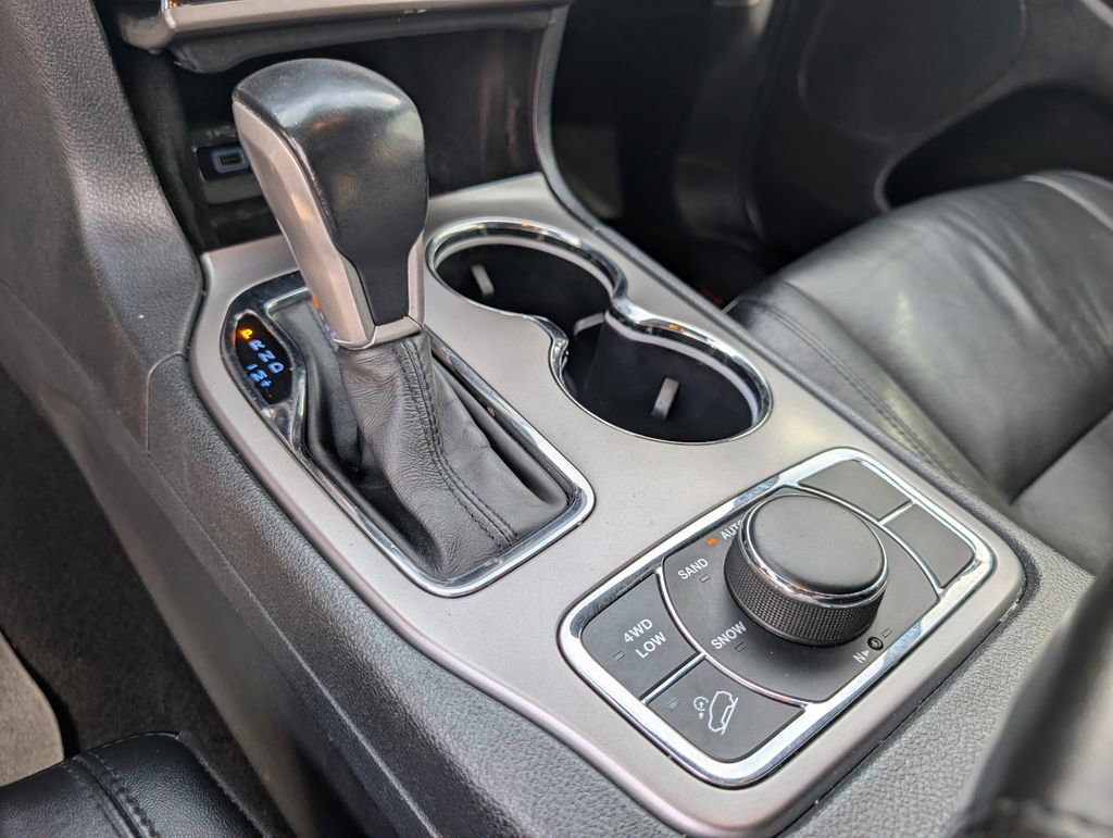 Used 2020 Jeep Grand Cherokee Limited w/ Trailer Tow Group IV image 30