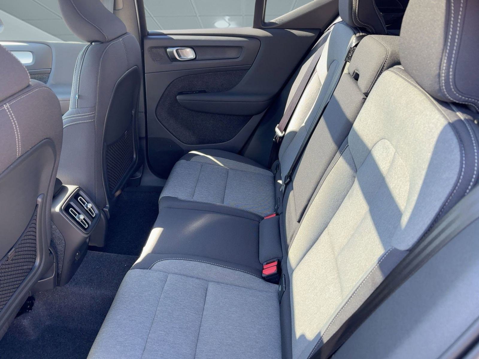 New 2026 Volvo XC40 B4 Core w/ Protection Package image 23