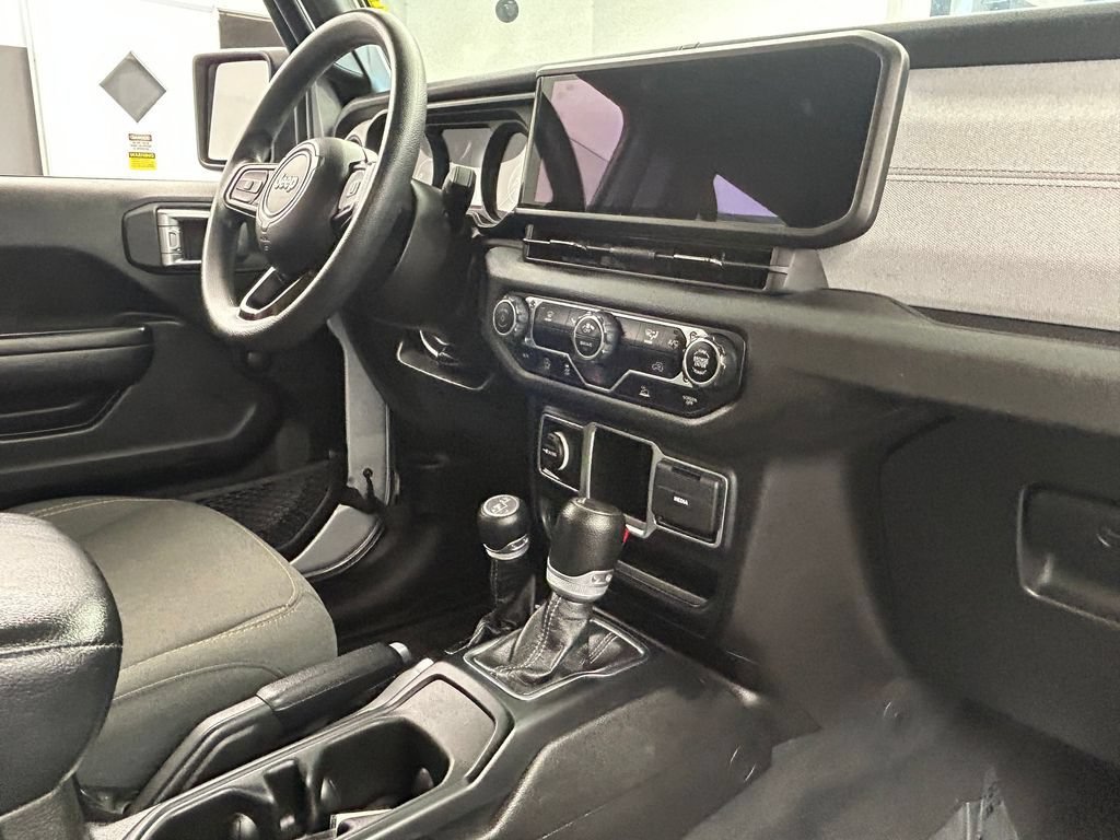 Used 2024 Jeep Wrangler Unlimited Sport AWD/4WD image 10