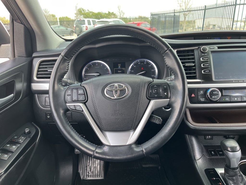 Used 2016 Toyota Highlander XLE image 17