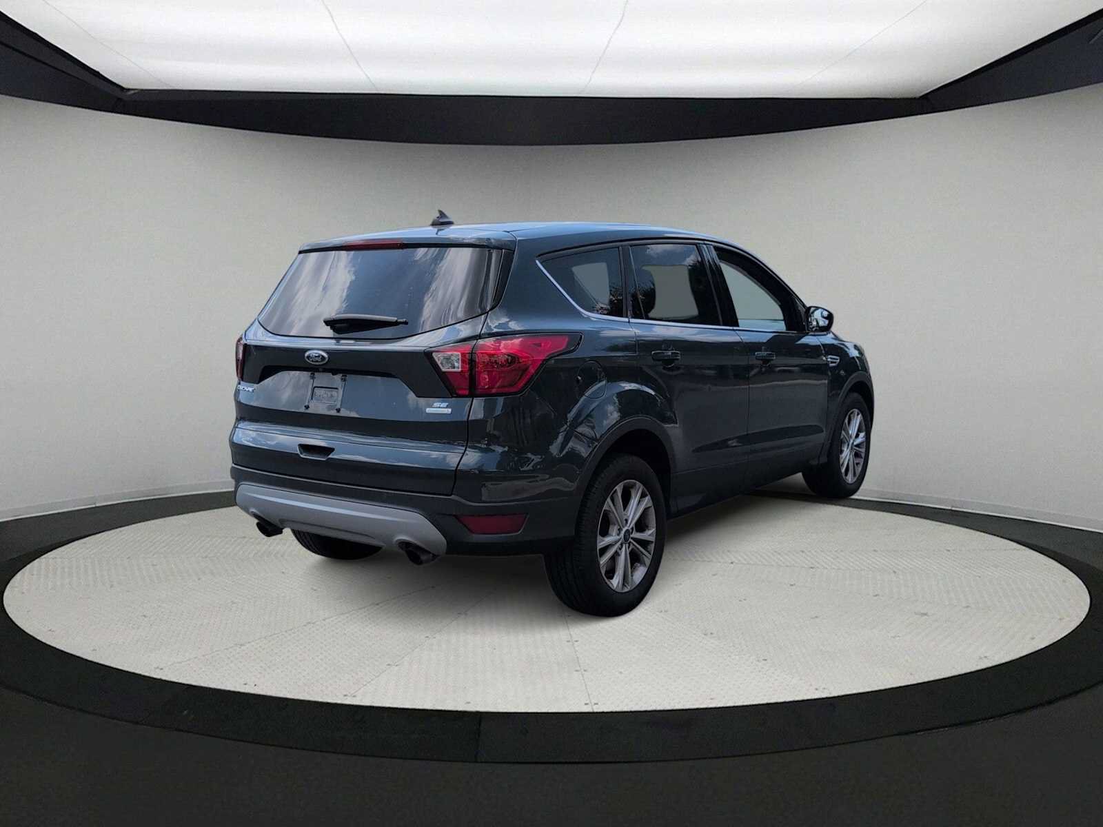 Used 2019 Ford Escape SE FWD image 8