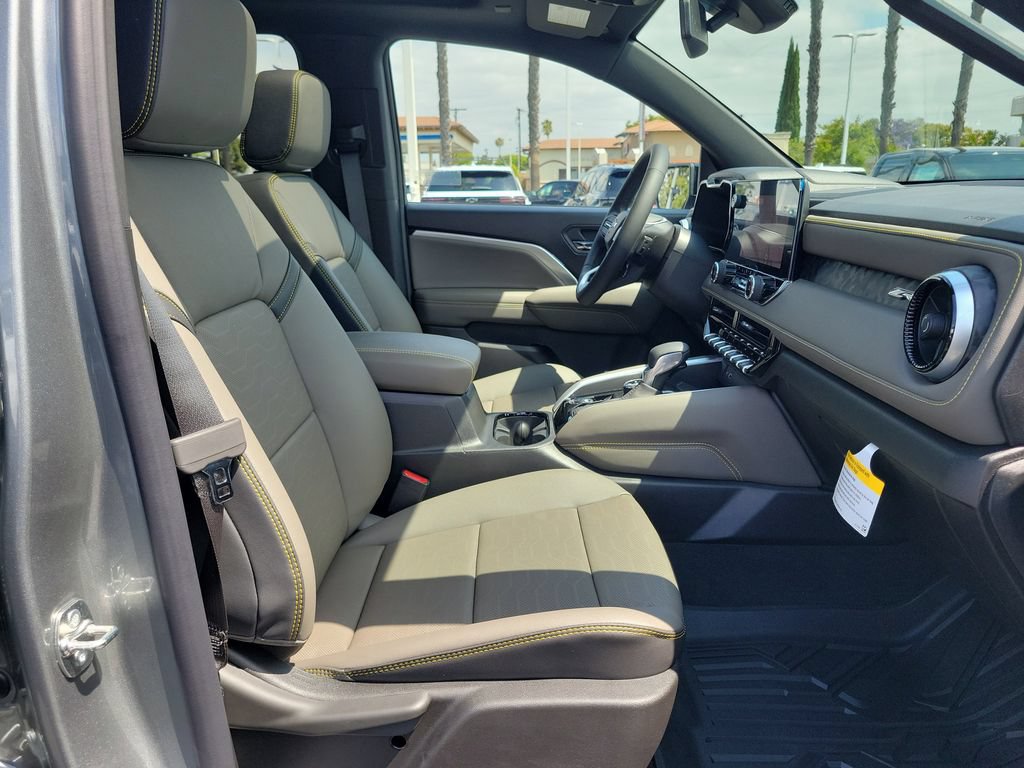 New 2026 Chevrolet Colorado ZR2 w/ Technology Package AWD/4WD image 17