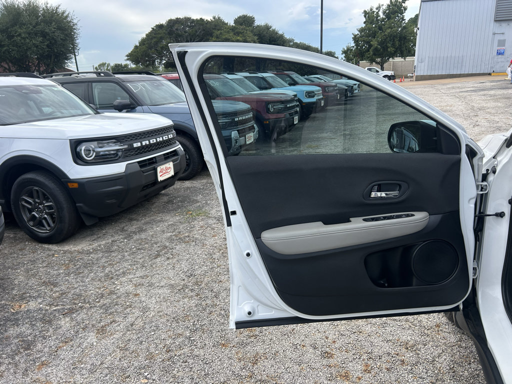 Used 2022 Honda HR-V LX image 13