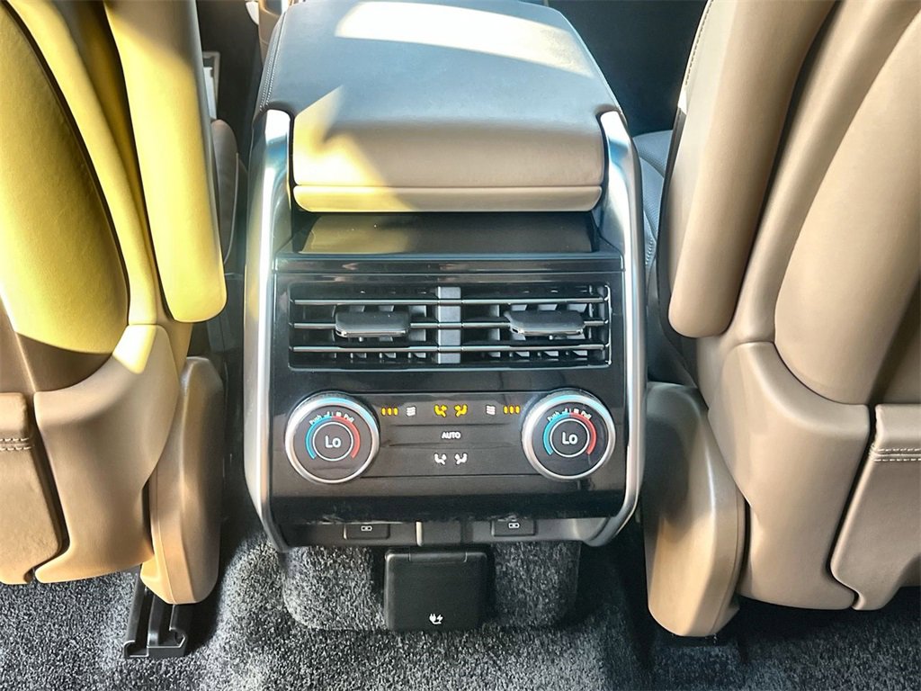 New 2026 Land Rover Range Rover SE image 16