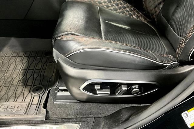 Used 2023 Jeep Grand Cherokee Summit w/ Luxury Tech Group V image 19