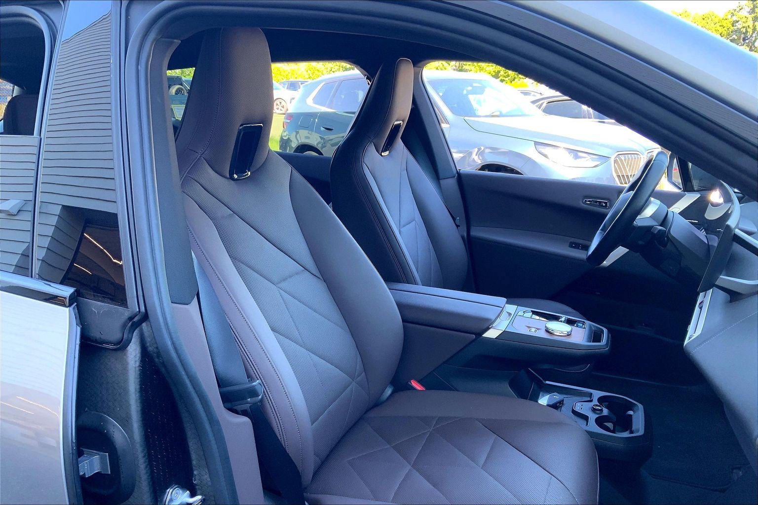 Certified 2023 BMW iX xDrive50 w/ Premium Package AWD/4WD image 19
