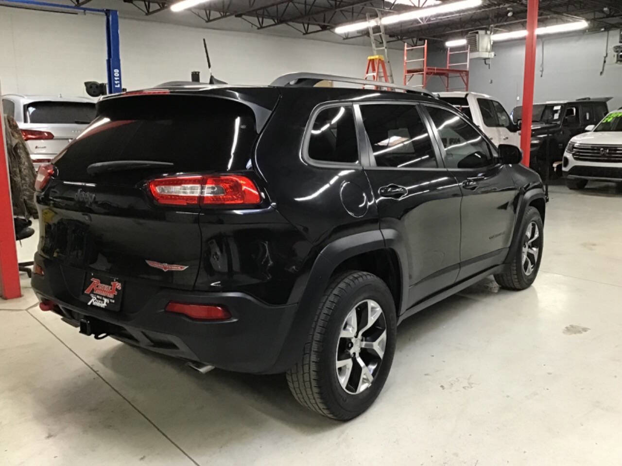 Used 2015 Jeep Cherokee Trailhawk w/ Comfort/Convenience Group AWD/4WD image 4