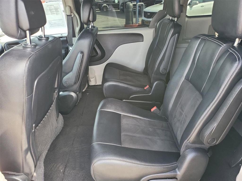 Used 2019 Dodge Grand Caravan SXT image 14