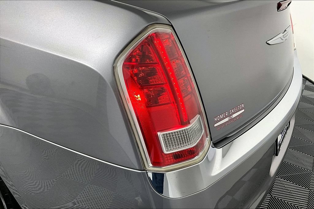 Used 2014 Chrysler 300 w/ Driver Convenience Group RWD image 29