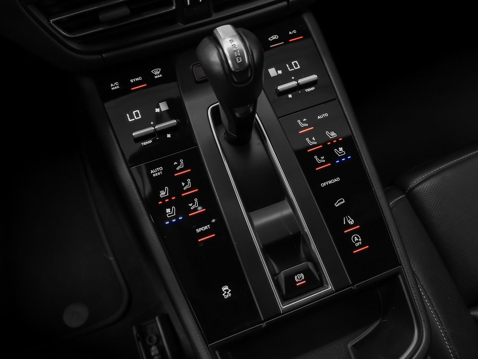 Certified 2023 Porsche Macan AWD/4WD image 38