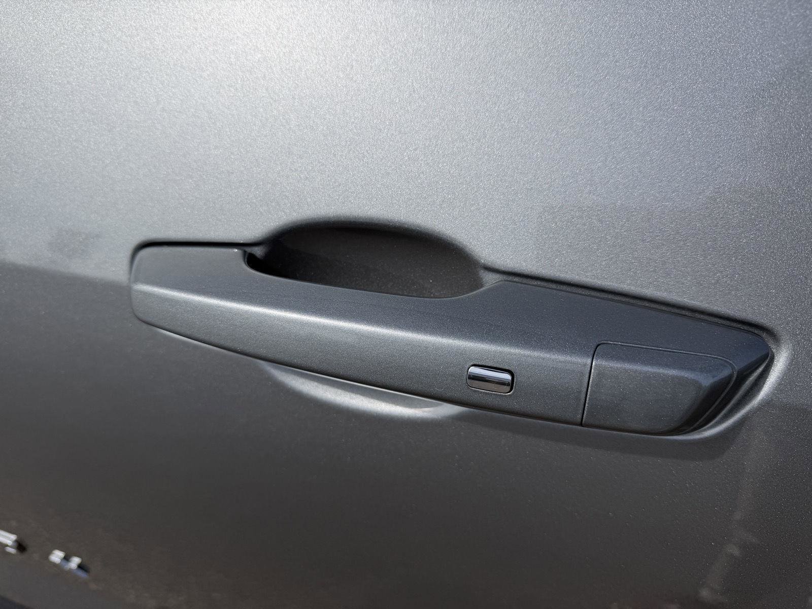 Used 2025 Chevrolet Equinox LT w/ Safety and Technology Package image 10