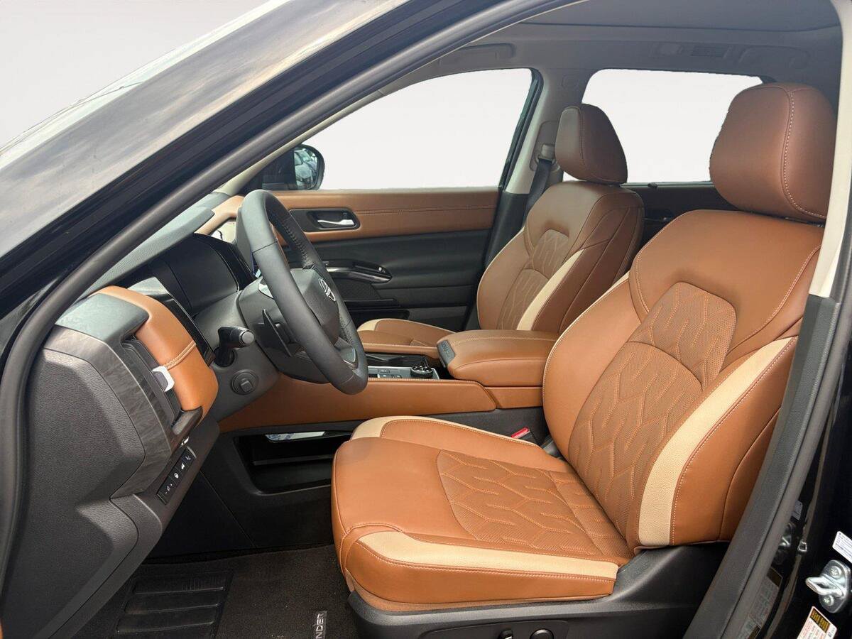 New 2026 Nissan Pathfinder Platinum AWD/4WD image 9