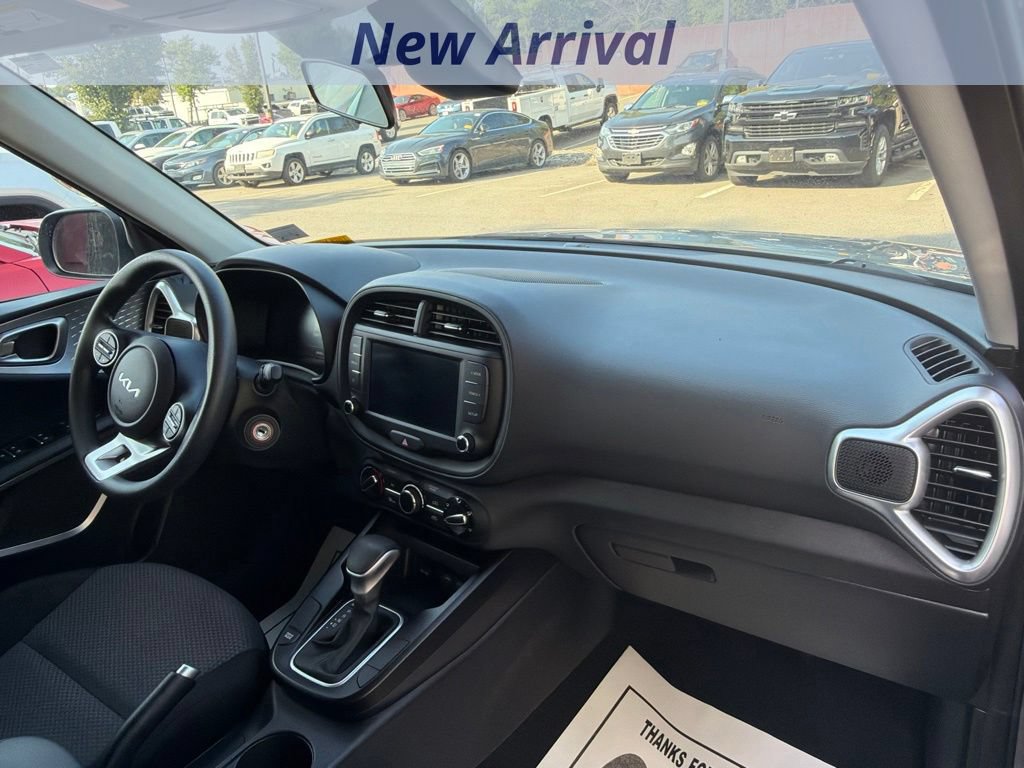 Used 2025 Kia Soul LX w/ LX Technology Package FWD image 4