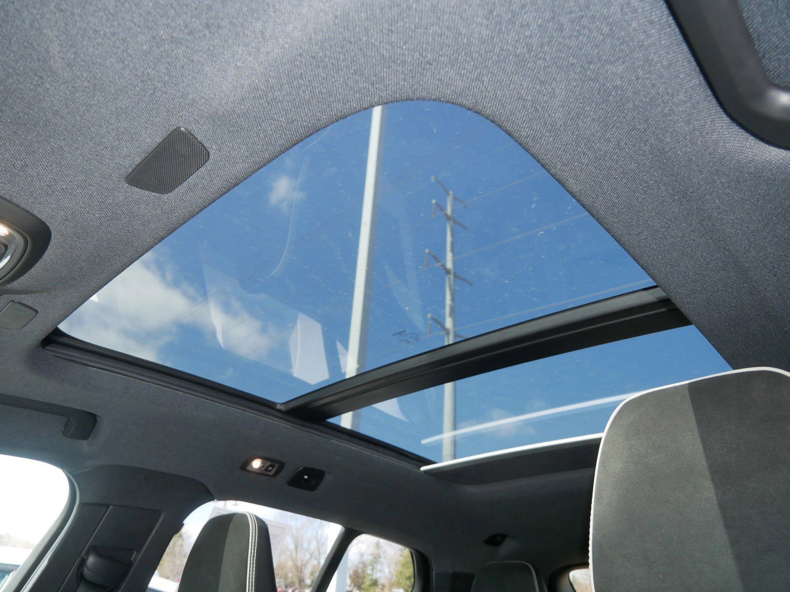 Used 2022 Volvo XC40 T5 R-Design image 48