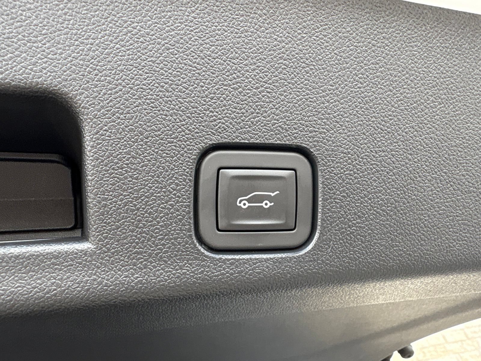 New 2027 Chevrolet Traverse LT w/ Sun and Wheel Package FWD image 19