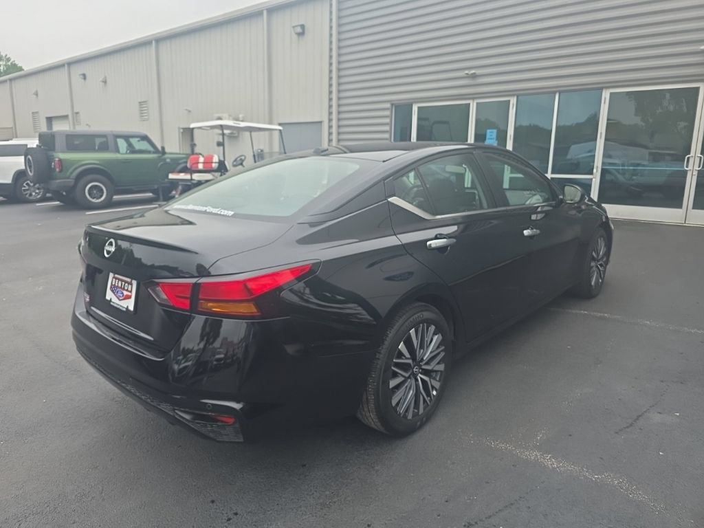Used 2025 Nissan Altima 2.5 SV FWD image 6