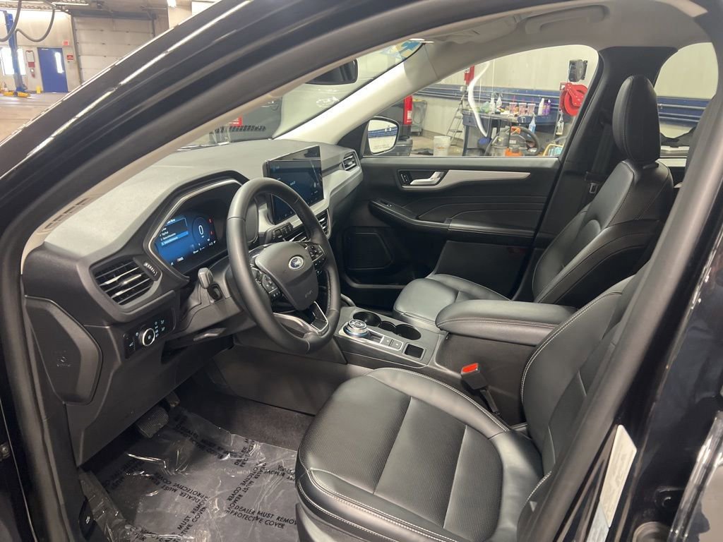 Used 2025 Ford Escape Platinum image 21