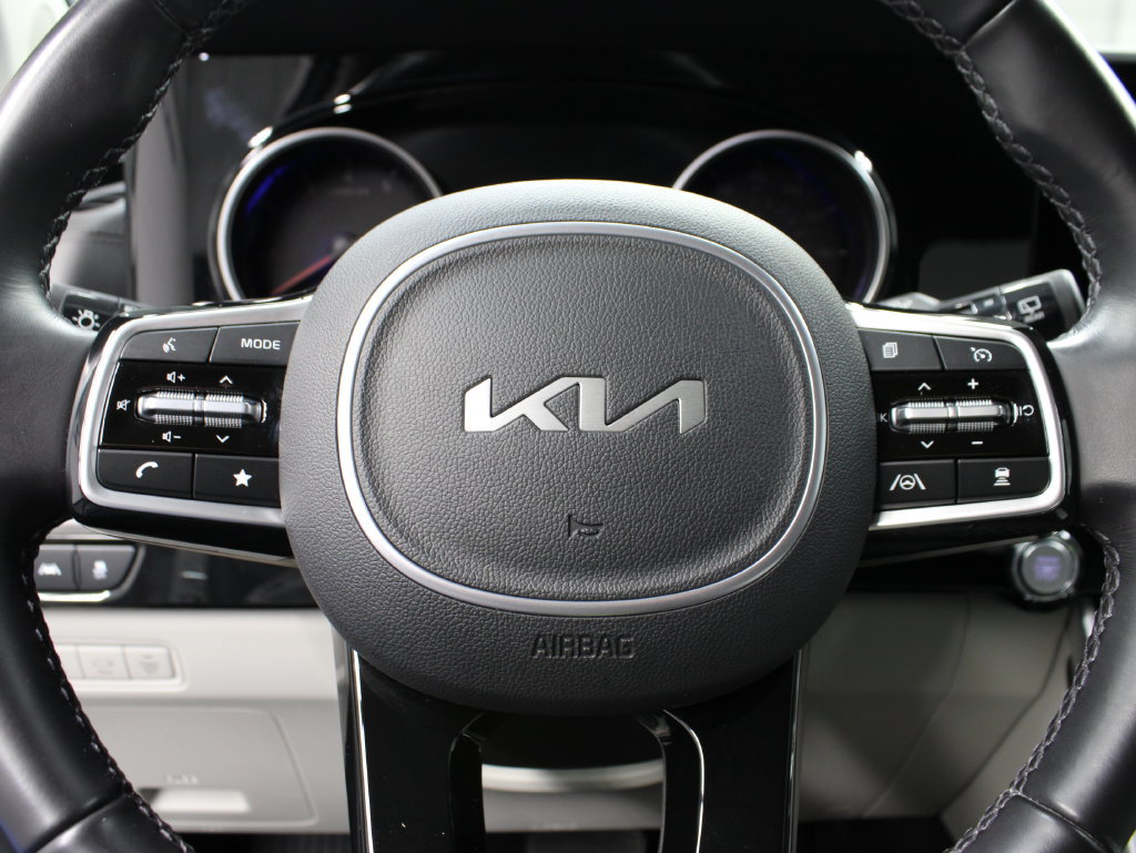 Used 2023 Kia Carnival EX FWD image 50