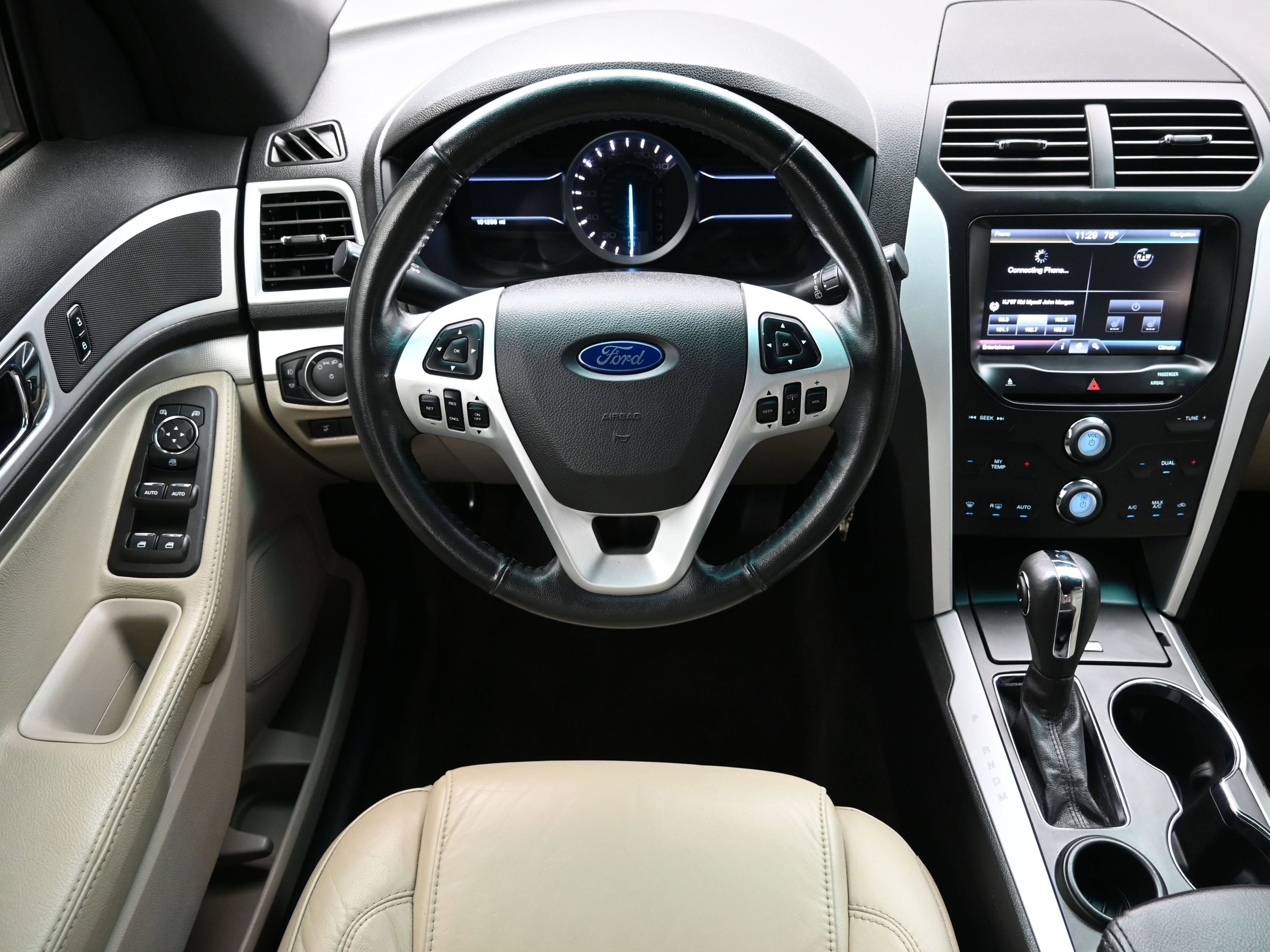 Used 2015 Ford Explorer XLT w/ Equipment Group 202A FWD image 26