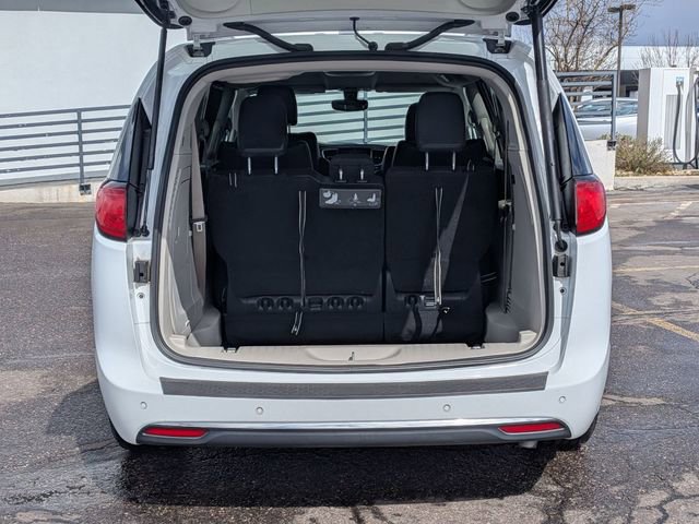 Used 2018 Chrysler Pacifica Touring-L image 36
