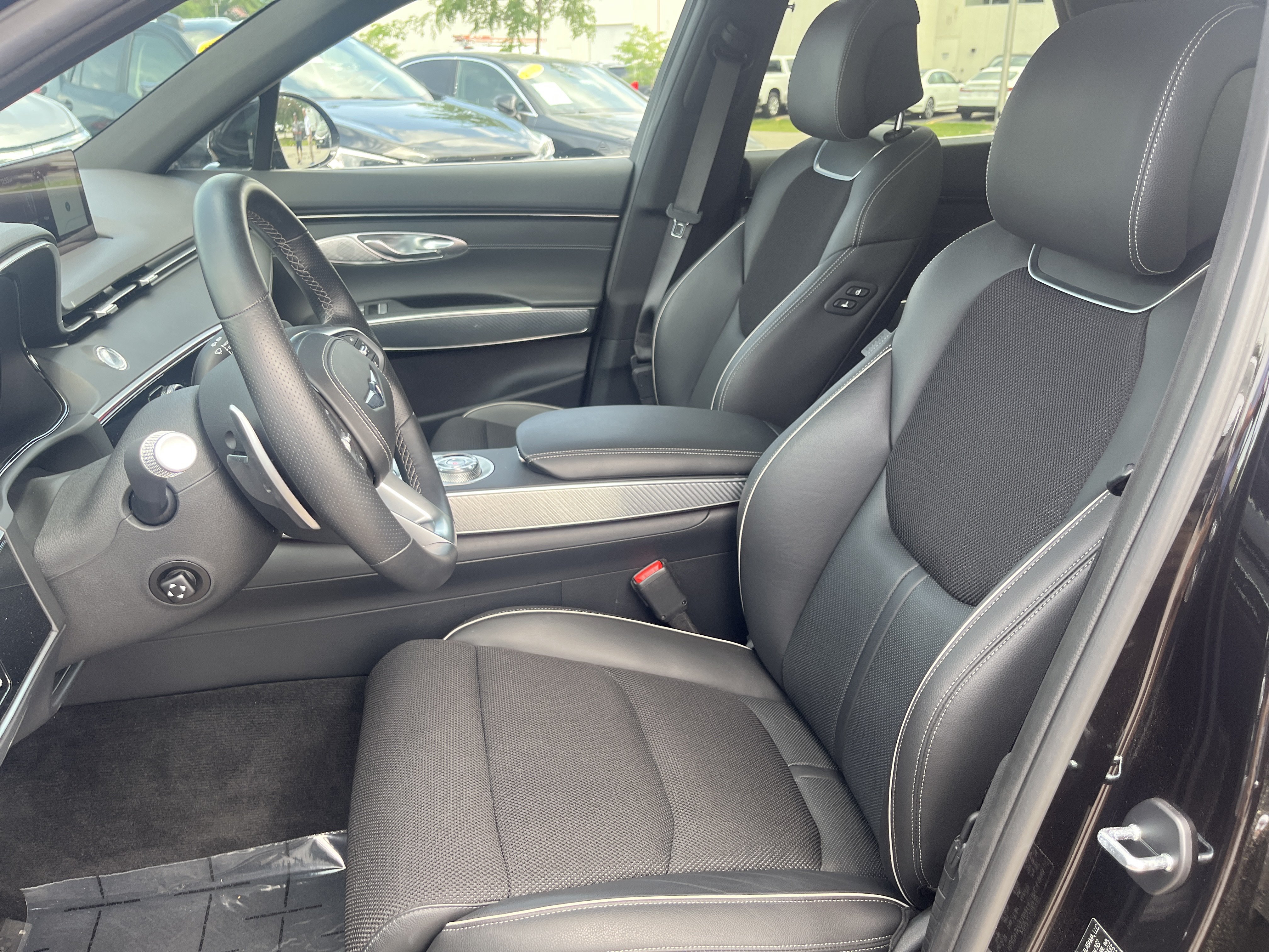 Used 2025 Genesis GV70 3.5T Sport AWD/4WD image 18
