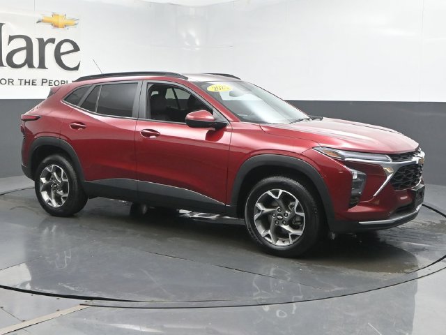 Used 2025 Chevrolet Trax LT FWD image 6