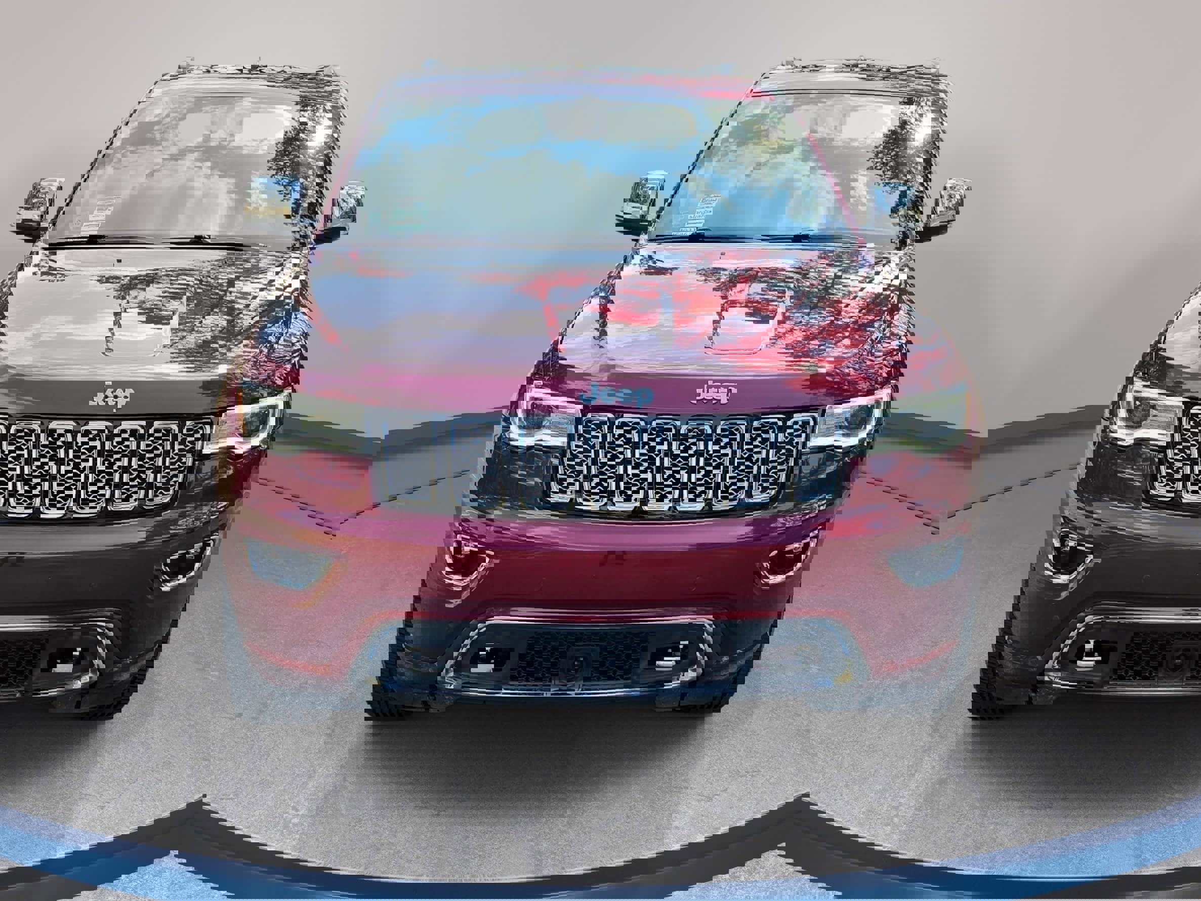 Used 2018 Jeep Grand Cherokee Overland image 2