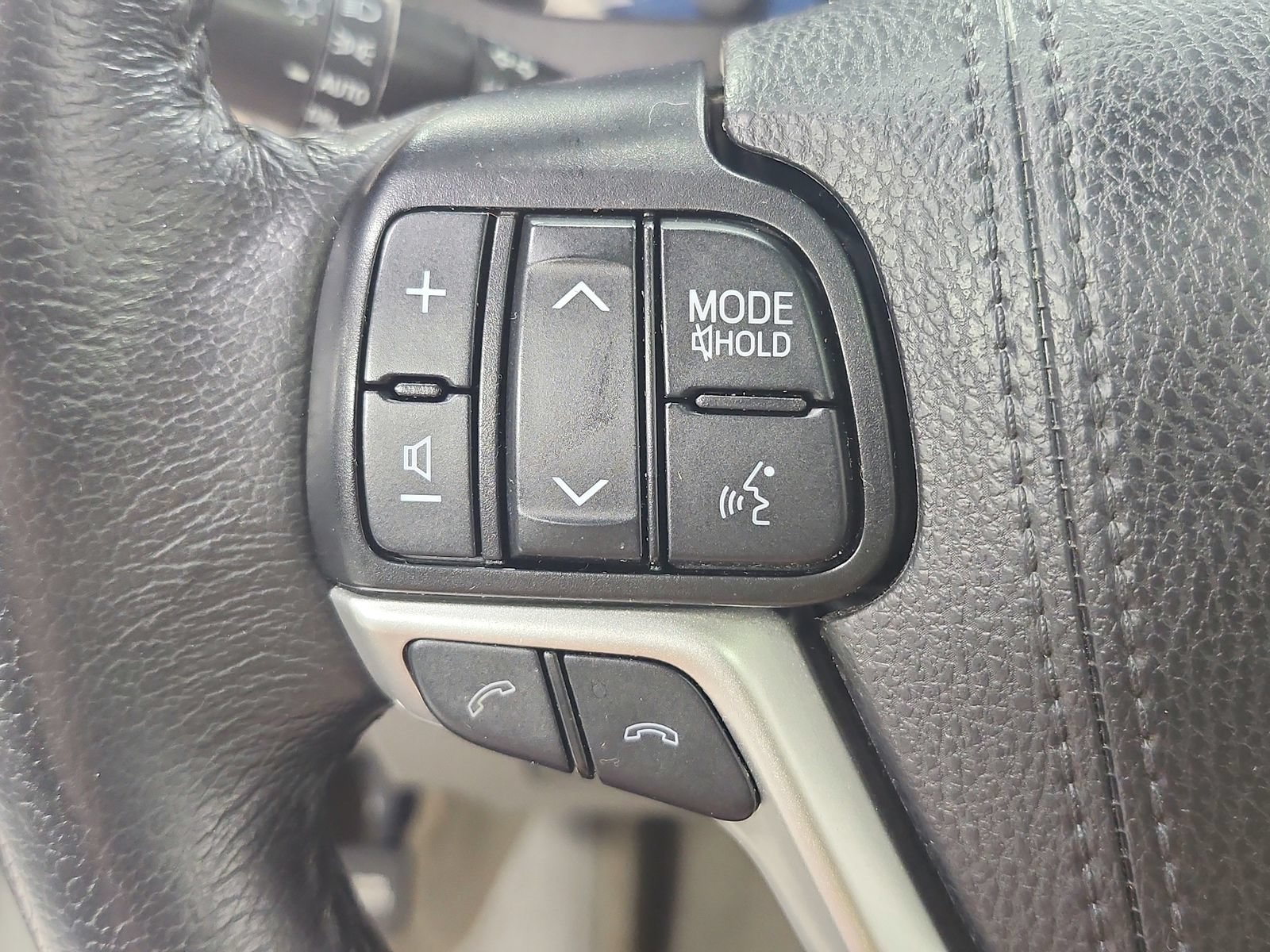Used 2020 Toyota Sienna XLE Premium FWD image 25