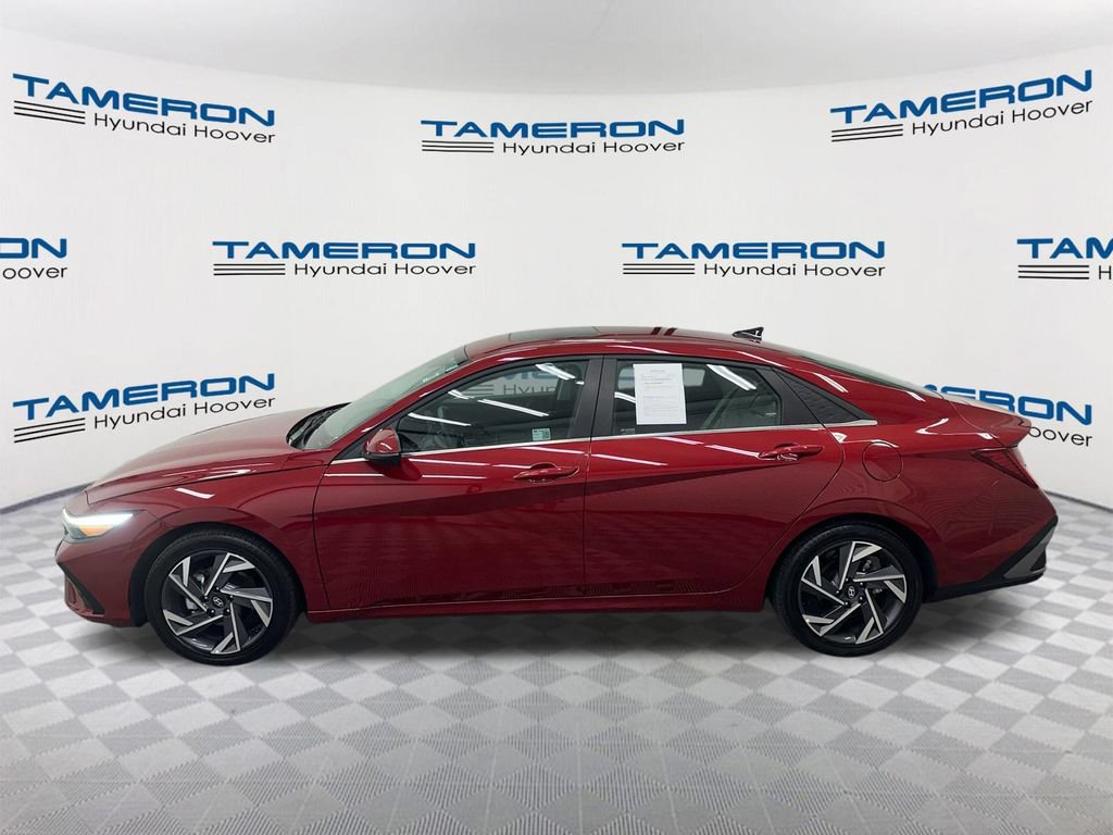 Used 2025 Hyundai Elantra Limited FWD image 2
