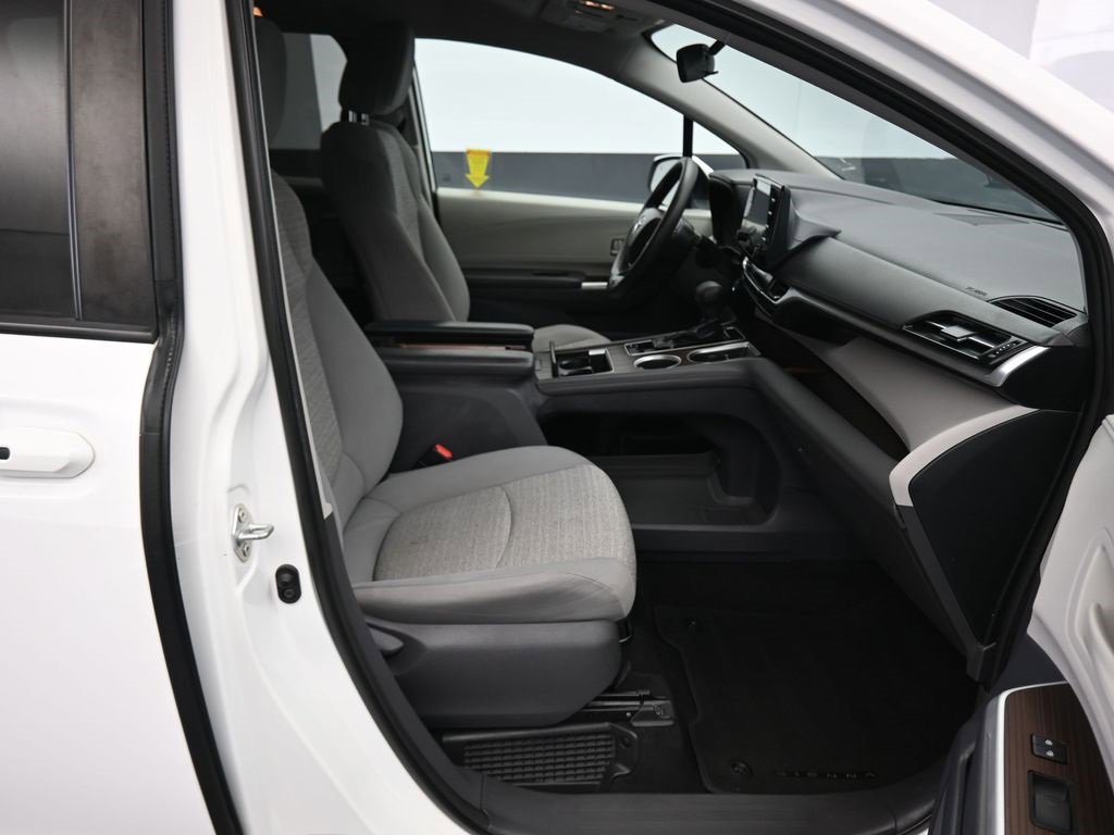 Used 2021 Toyota Sienna LE image 49