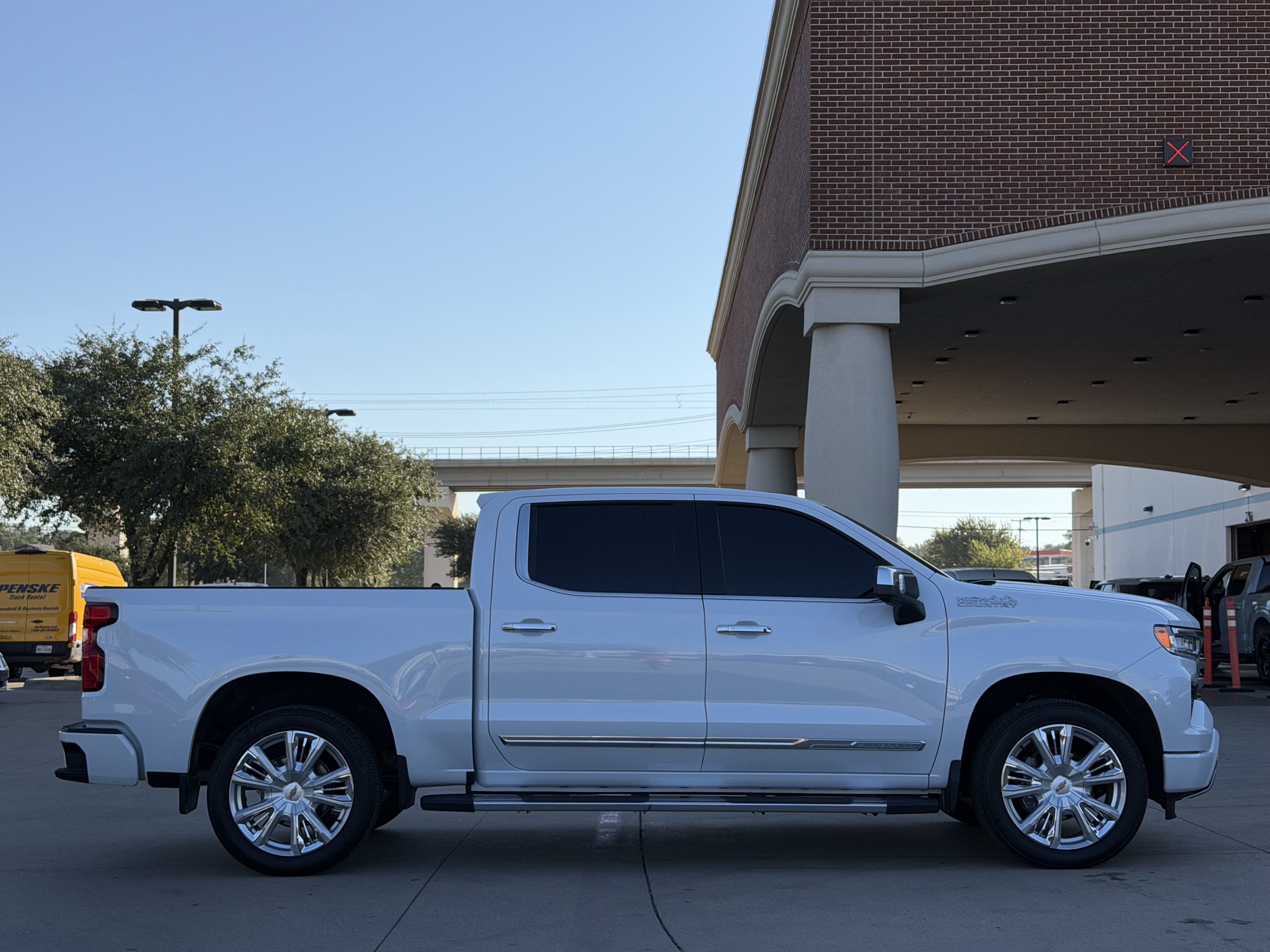 Used 2026 Chevrolet Silverado 1500 High Country w/ High Country Premium Package AWD/4WD image 3