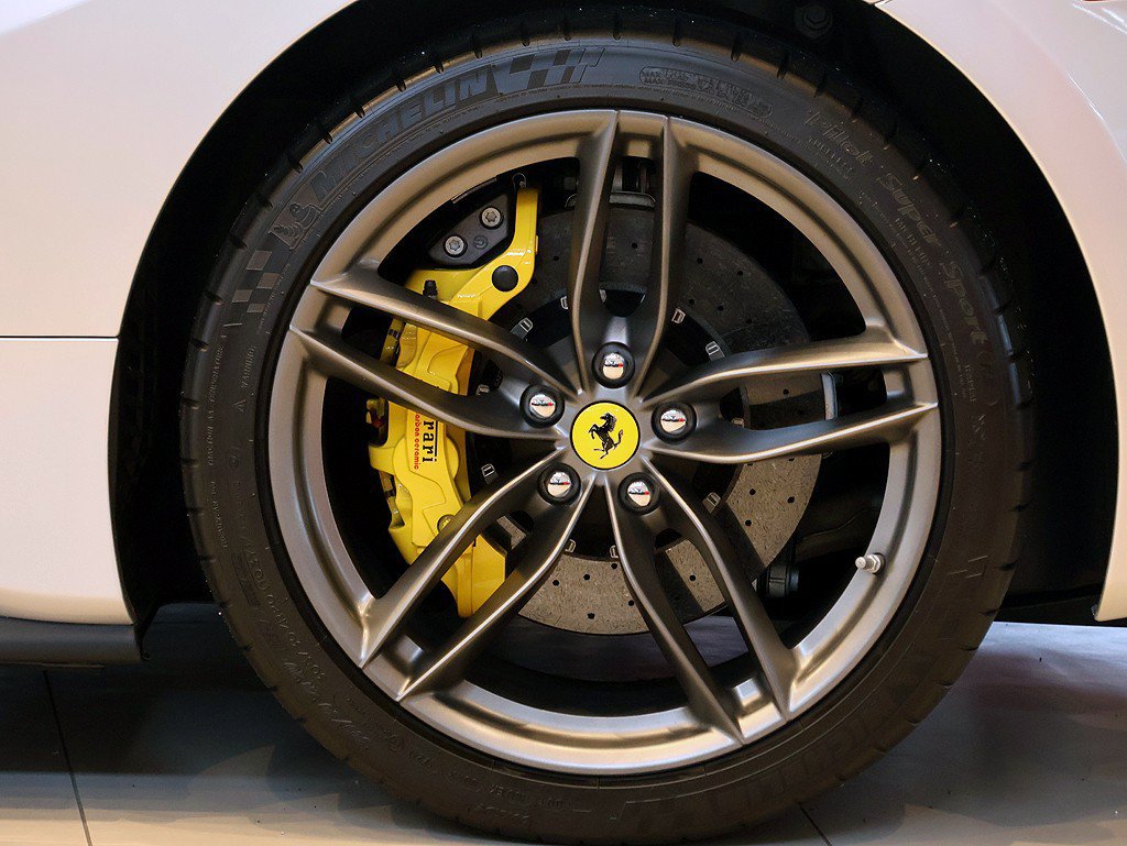 Certified 2018 Ferrari 488 Spider RWD image 64