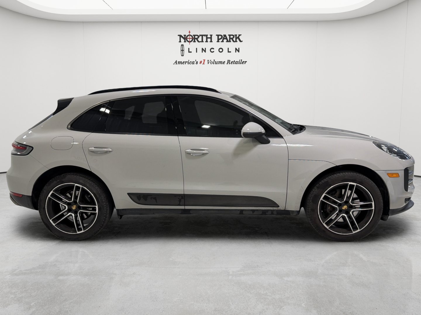 Used 2021 Porsche Macan AWD/4WD image 6