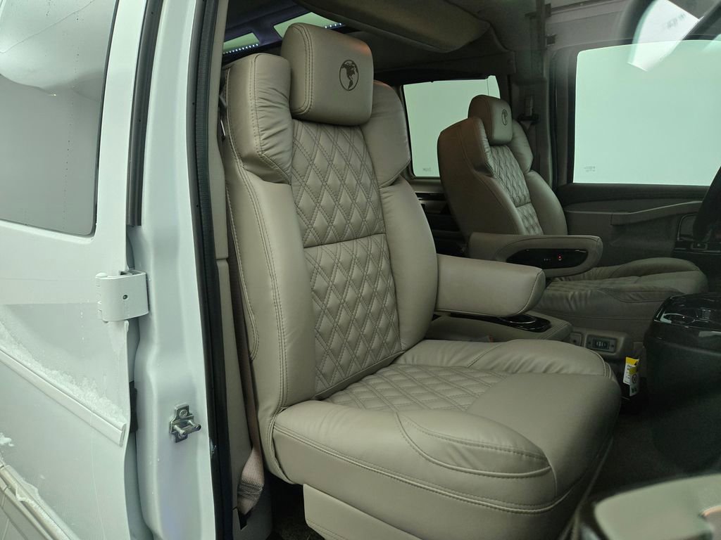 New 2025 GMC Savana 2500 w/ Driver Convenience Package image 33
