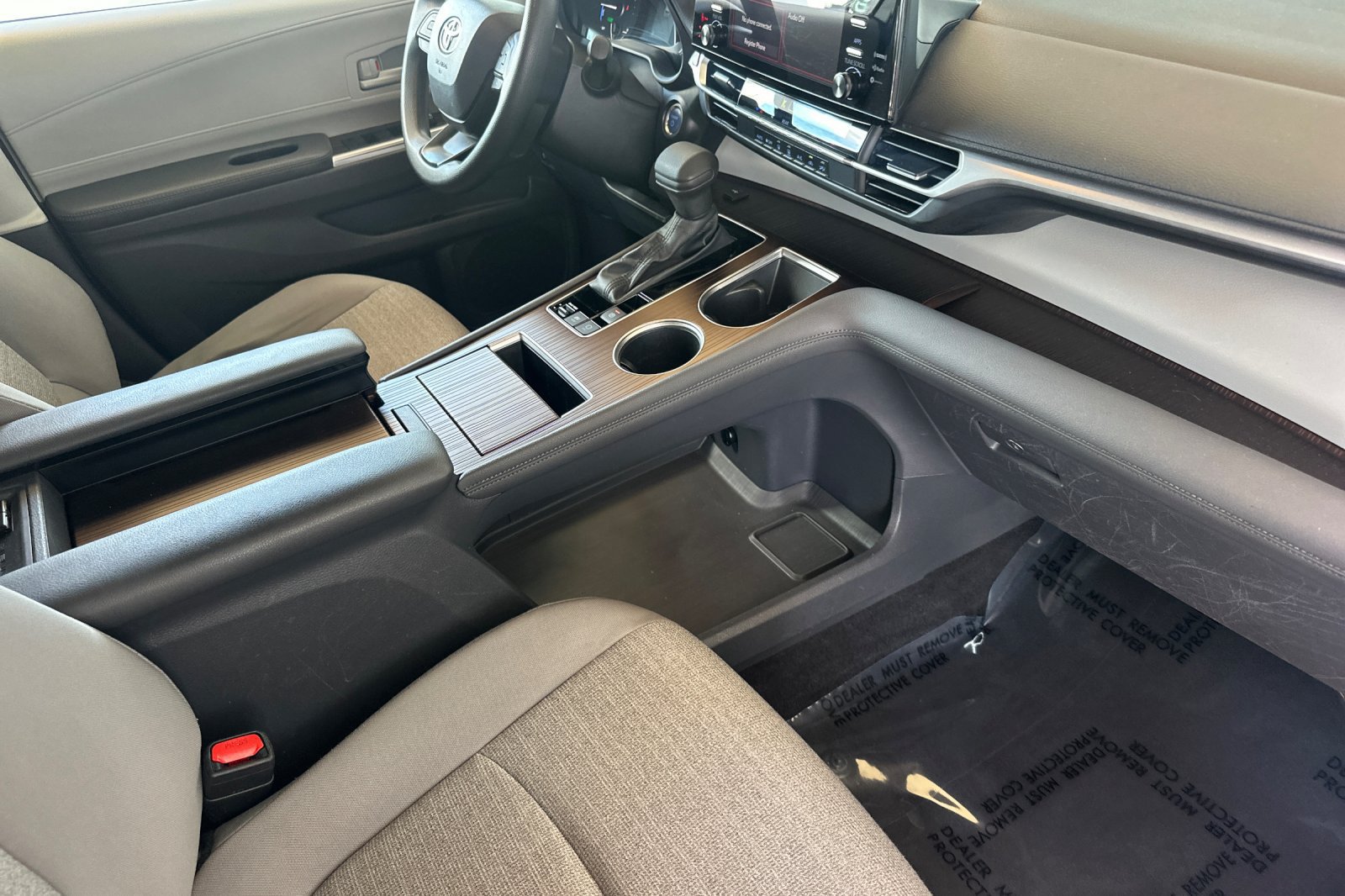 Certified 2024 Toyota Sienna LE AWD/4WD image 20