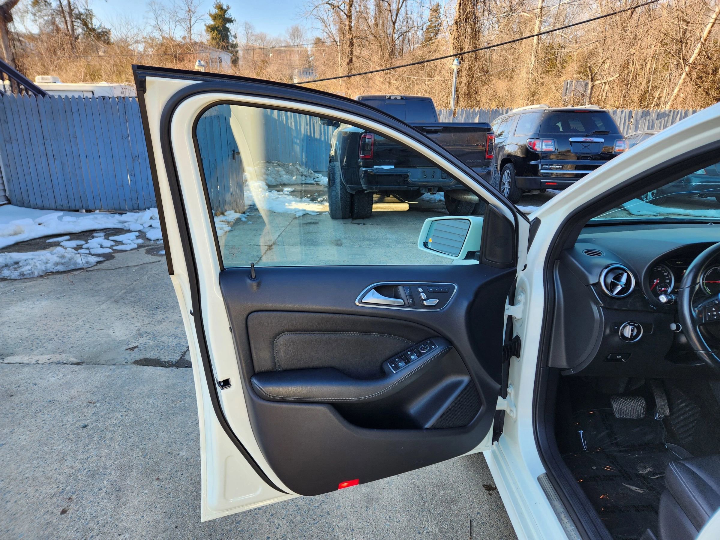 Used 2017 Mercedes-Benz B 250e image 20