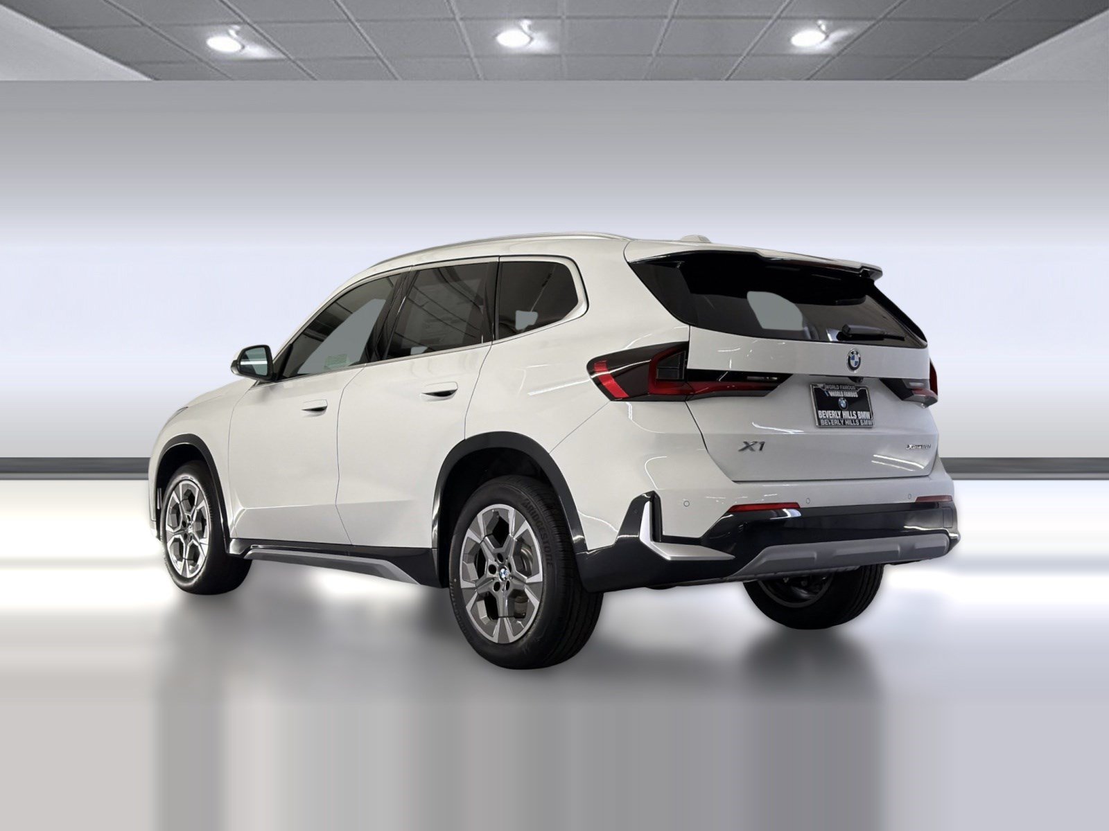 Used 2026 BMW X1 xDrive28i w/ Technology Package AWD/4WD image 3