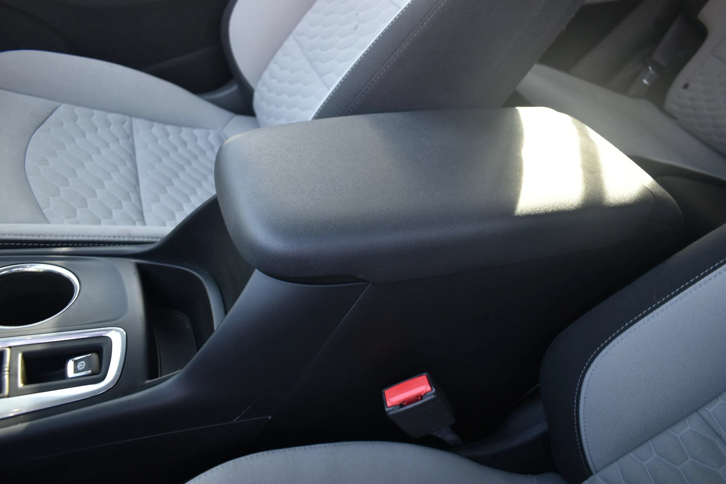 Used 2018 Chevrolet Equinox LS FWD image 16