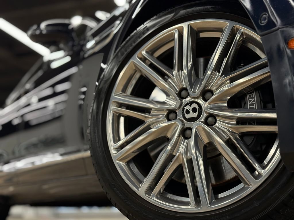 Used 2022 Bentley Flying Spur Plug-In Hybrid image 93