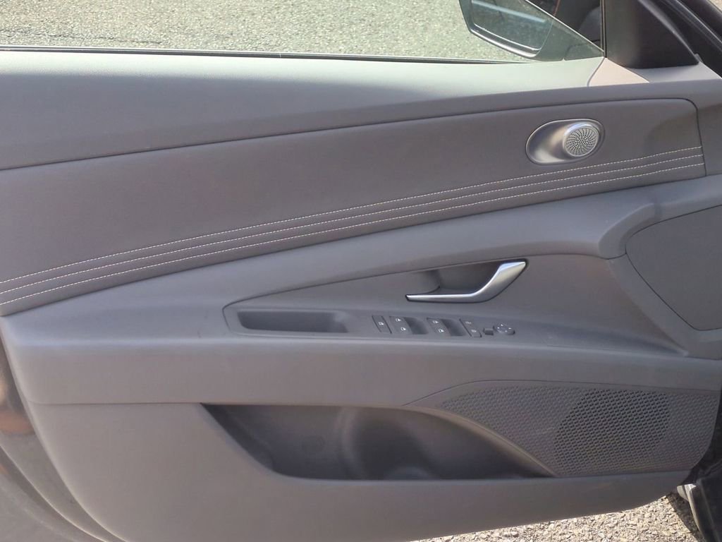 Certified 2025 Hyundai Elantra Sport FWD image 10