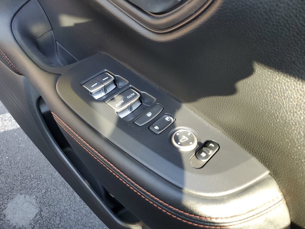 Certified 2025 Honda HR-V Sport image 32