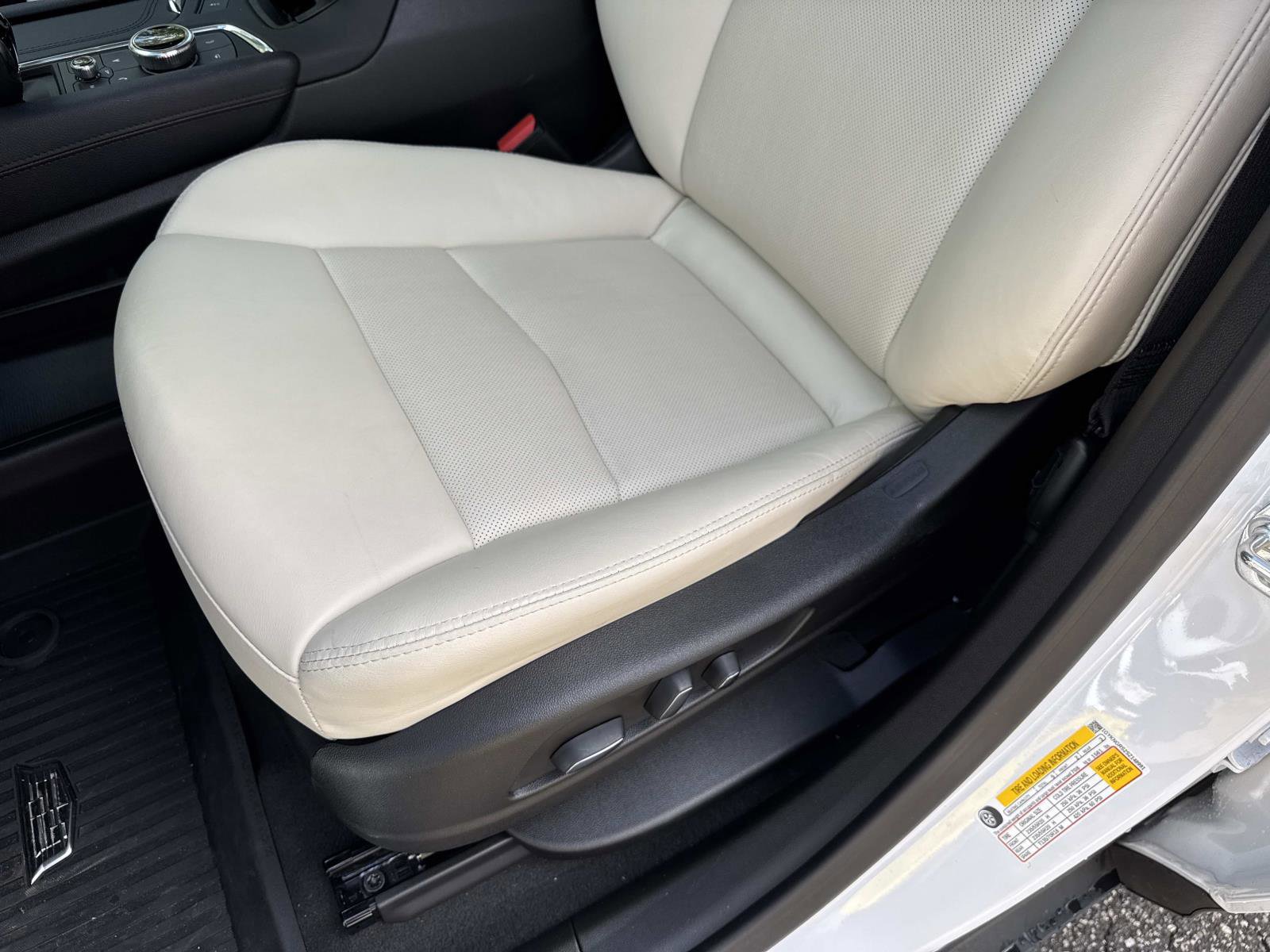 New 2025 Cadillac XT5 Sportv w/ LPO, Floor Liner Package image 20
